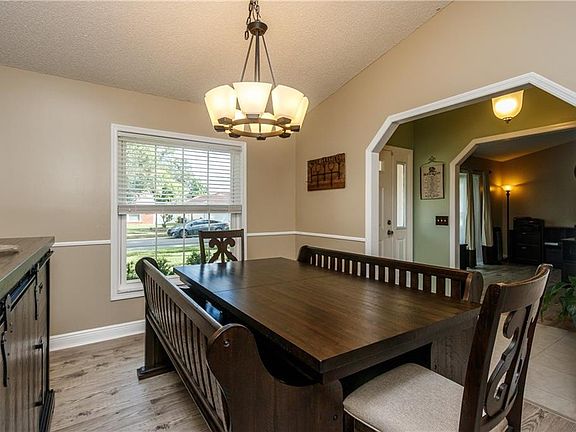 5th image of 8916 Hillsdale Dr