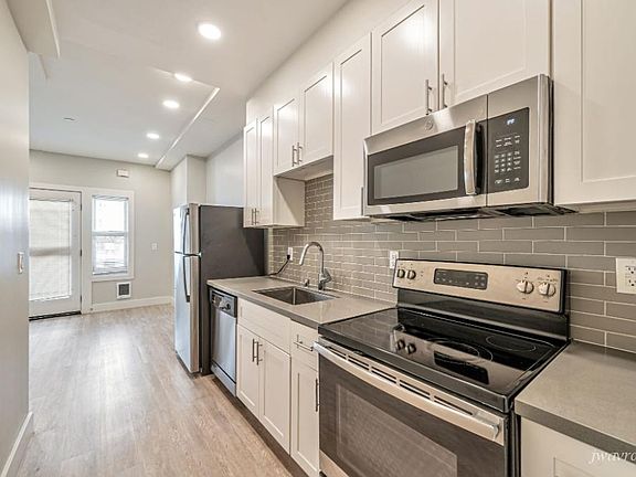 2nd image of 2101 Bay St #C-j