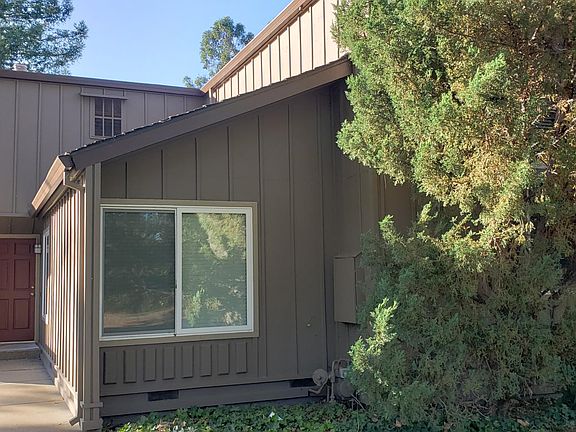 3rd image of 102 Willow Hill Ct