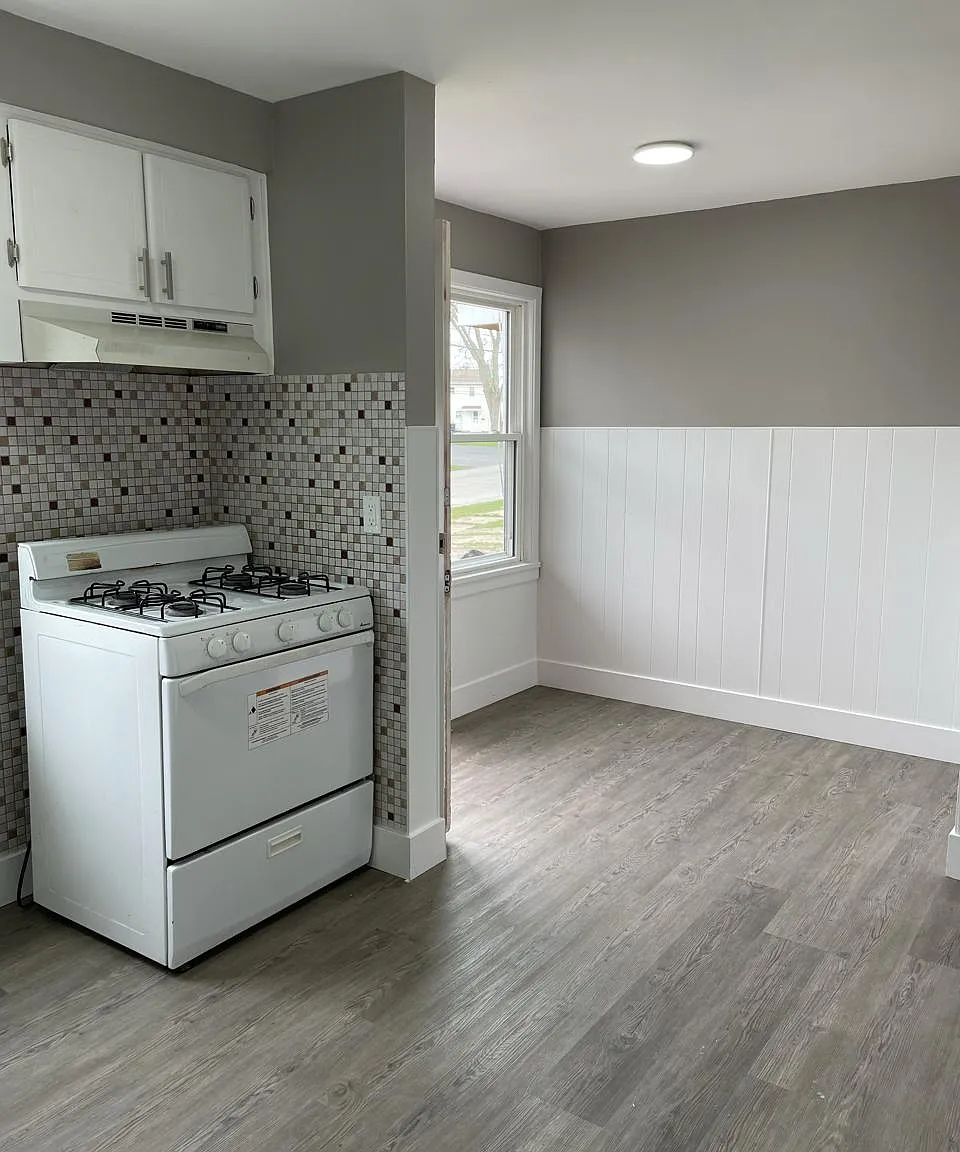 2 bed, 824 sqft, $1,200 — Photo 2