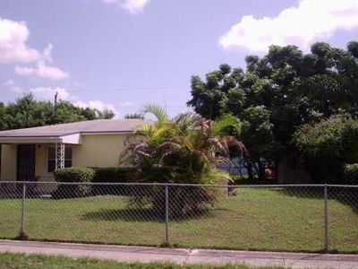 14741 Monroe St, Miami, FL, 33176