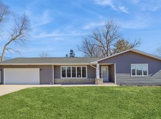 206 E 28th St S, Newton, IA
