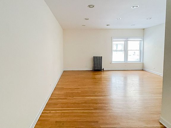 2nd image of 3824 N Pine Grove Ave #1