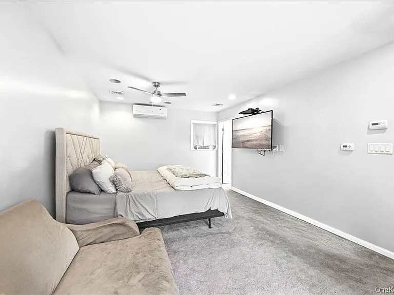 1127 Fordham Ln — Photo 33