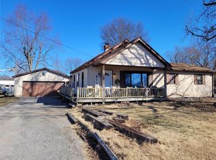 205 Oak Dr, Bethalto, IL 62010