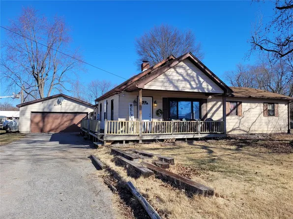 205 Oak Dr, Bethalto, IL 62010