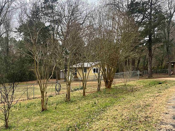 3rd image of 15939 Yorktown Dr