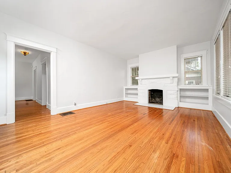 1710 Gale Ln — Photo 4