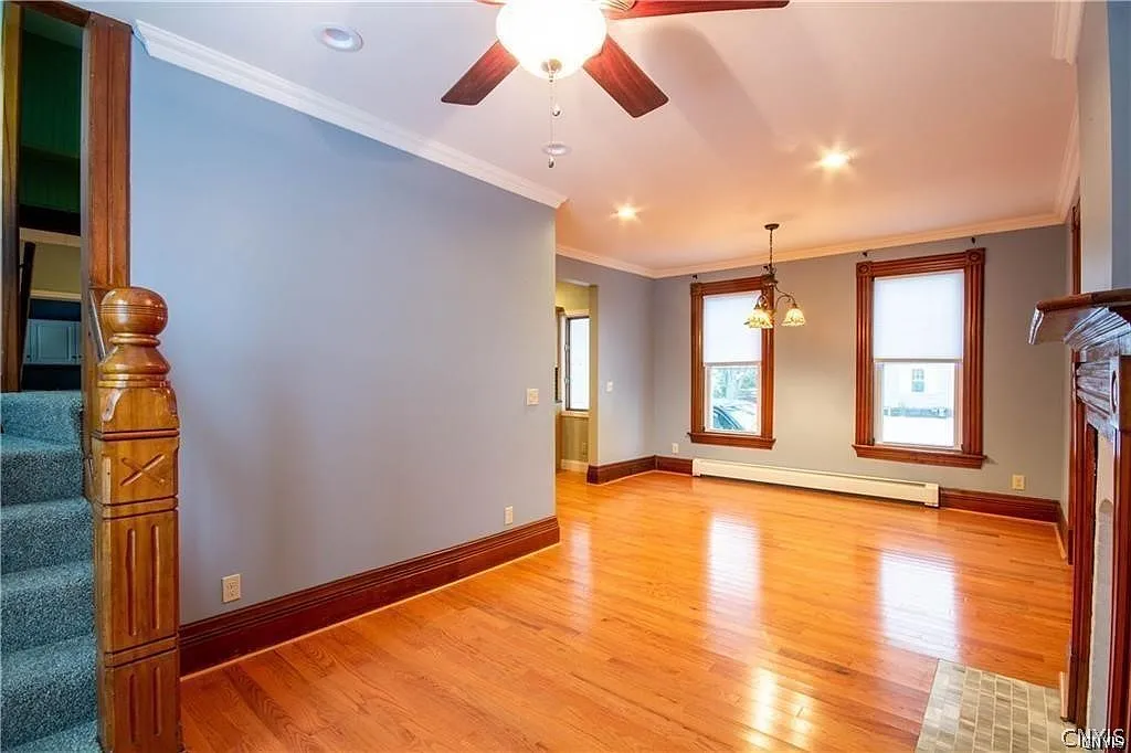 3 bed, 1.5 bath, 1864 sqft, $1,600 — Photo 4
