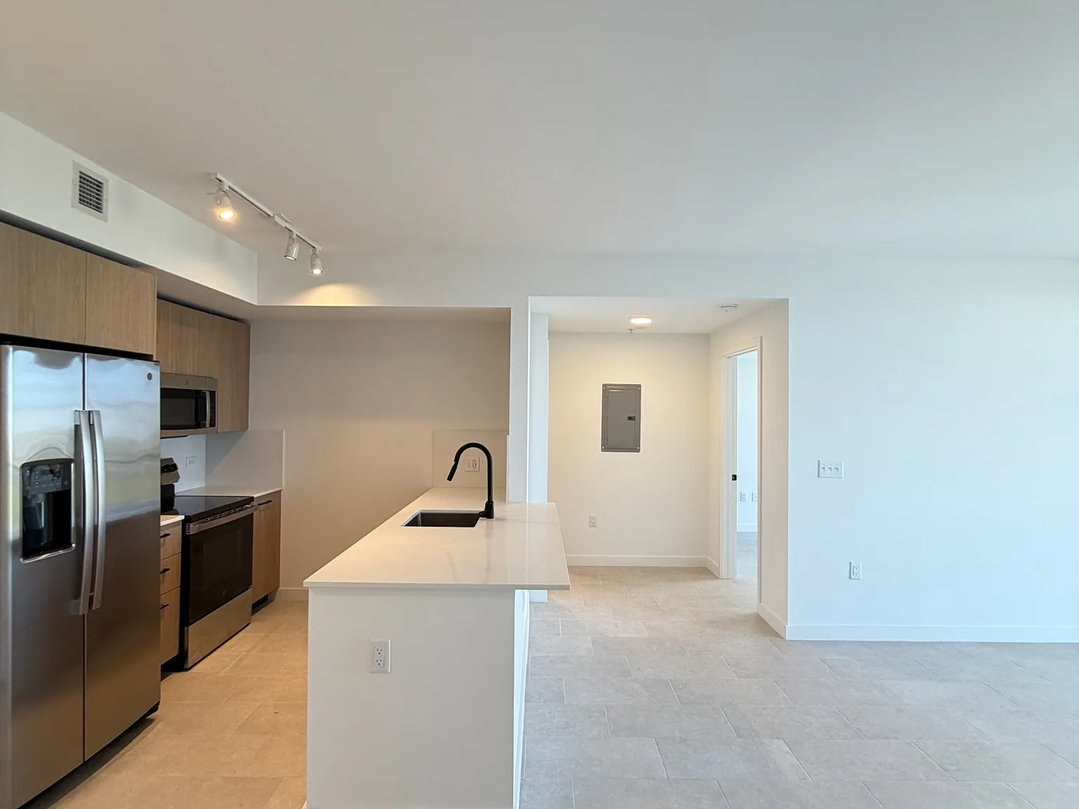 2 bed, 916 sqft, $2,875 — Photo 3