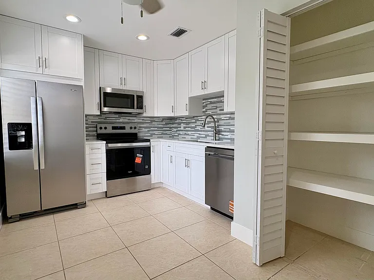 5325 Tennis Ln — Photo 7