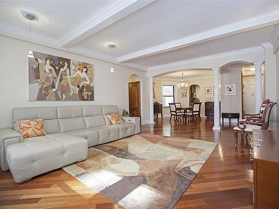 2nd image of 140 W 58th St APT 5A