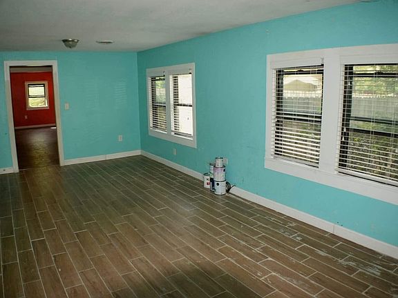 3rd image of 1006 S Hartford Ave