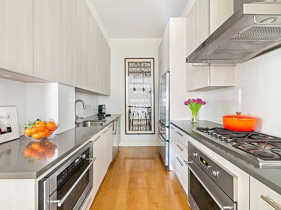 3rd image of 111 Barrow St APT 5C