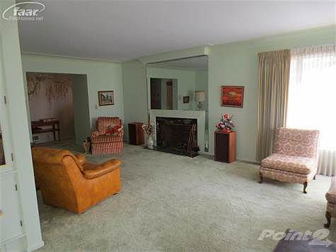3rd image of 828 Kensington Ave