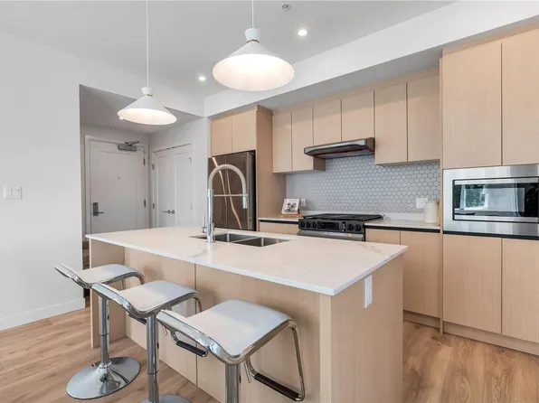 2000 W Park Ln #310, View Royal, BC V9B 3R7