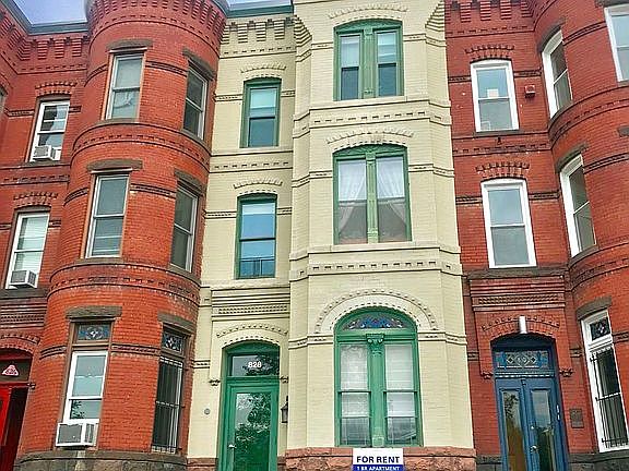 Located on the 2nd floor of a well-maintained 4-unit building