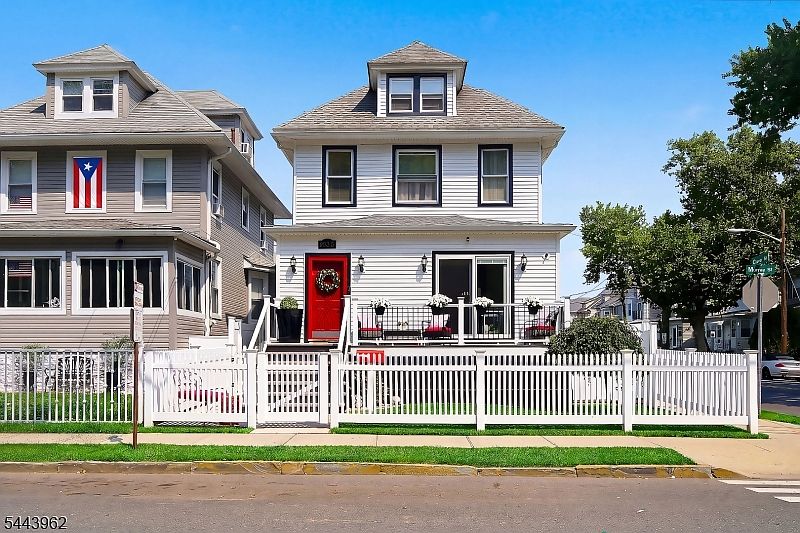 1st image of 503 Murray St