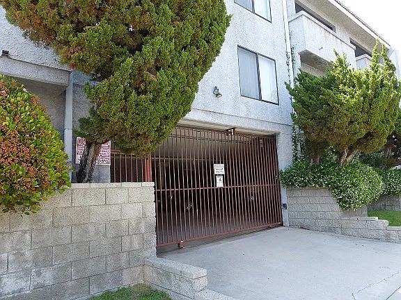 17302 Chatsworth St #4 — Photo 9