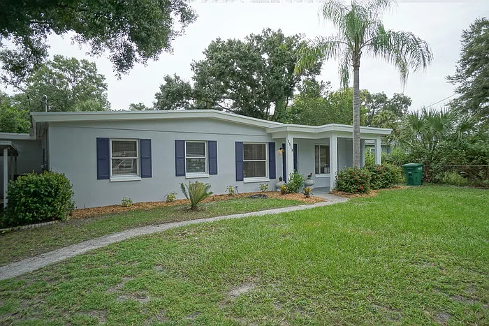 4 bed, 2.0 bath, 1996 sqft, $2,995 — Photo 2