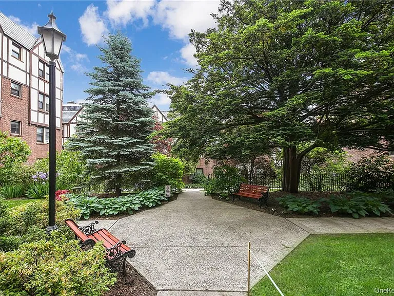 7 Greenridge Ave #C7 — Photo 13