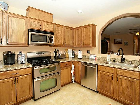 3rd image of 8849 Canyon Saddle St