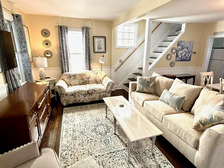 87 Embury Ave — Photo 7