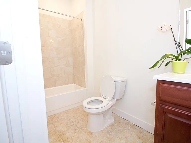 6044 Market St #3 — Photo 7