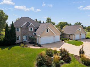 N1030 Spring Valley Dr, Hortonville, WI 54944