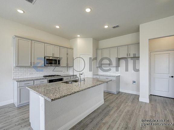 5th image of 808 Brenham Ave