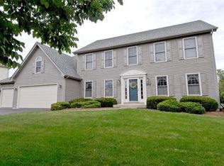 230 Westhaven Cir, Geneva, IL 60134