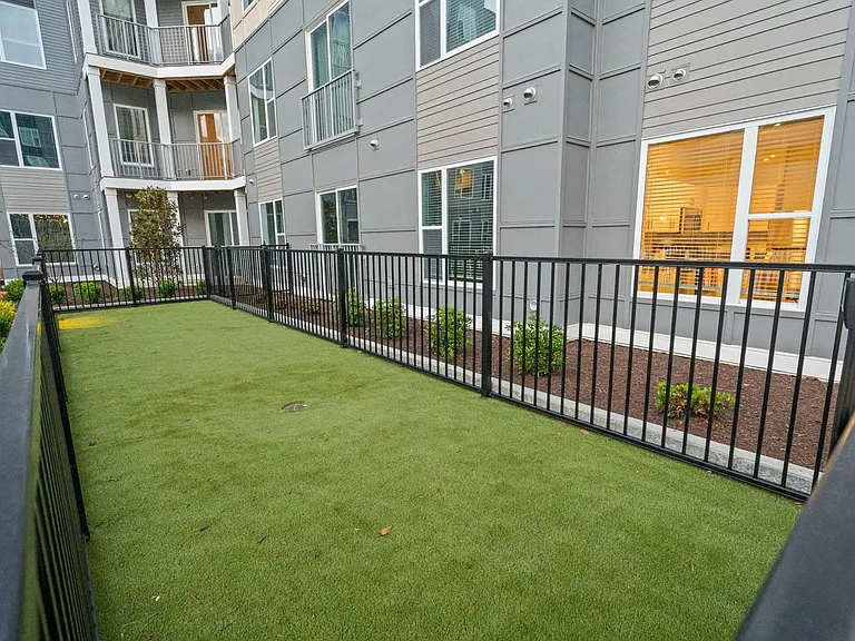 Metropolis Apartments — Photo 24