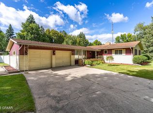 2618 Chestnut St, Grand Forks, ND 58201