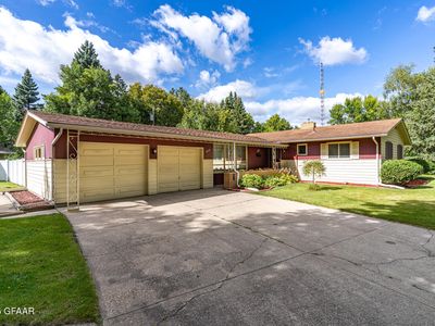 2618 Chestnut St, Grand Forks, ND, 58201