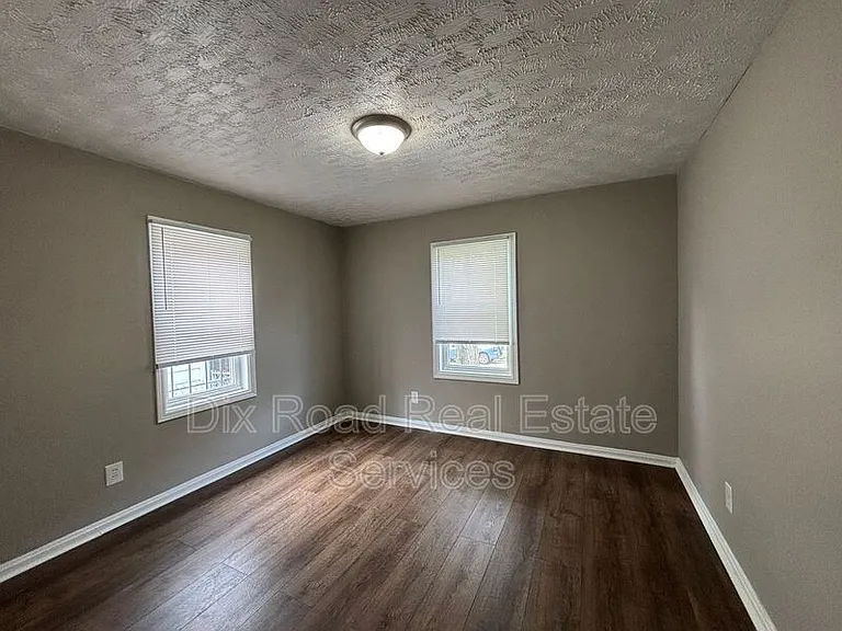 660 Gramont Ave — Photo 15