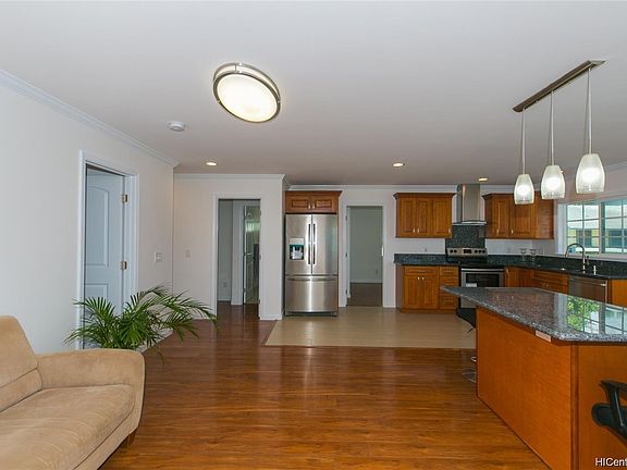 3rd image of 2240 Metcalf St #A