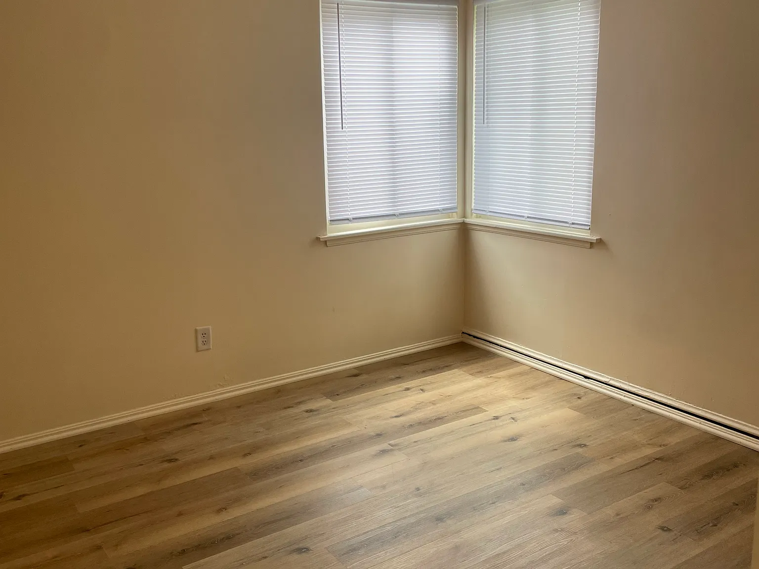 3 bed, 936 sqft, $1,530 — Photo 4