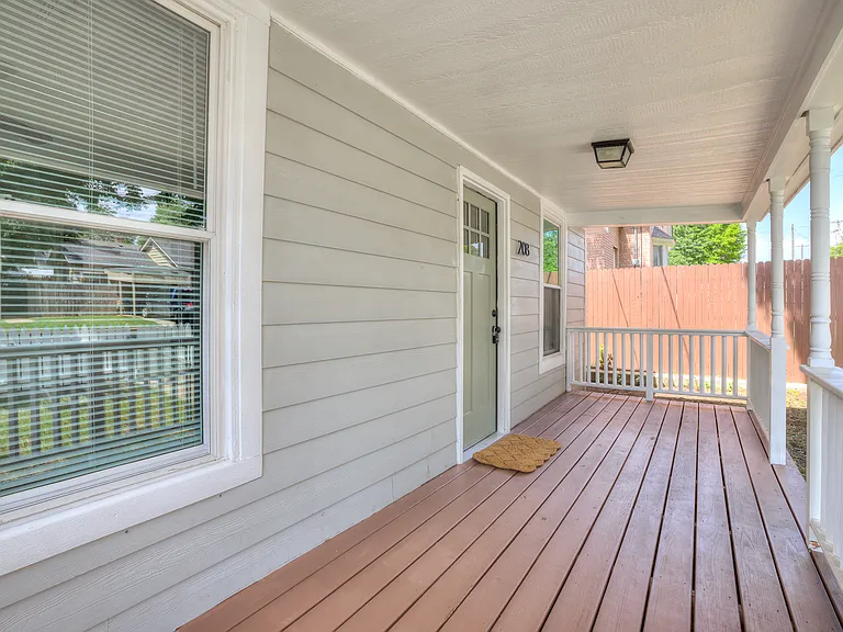 208 E Carson St — Photo 4