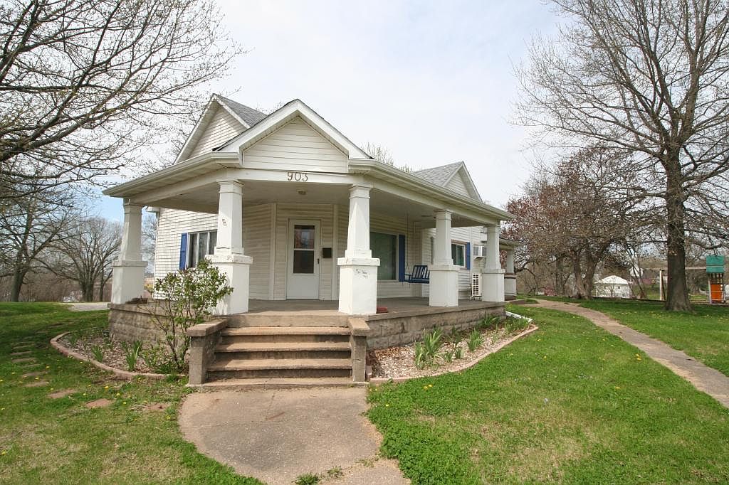 903 W Maple St Centerville Ia 52544 Mls 5362339 Zillow