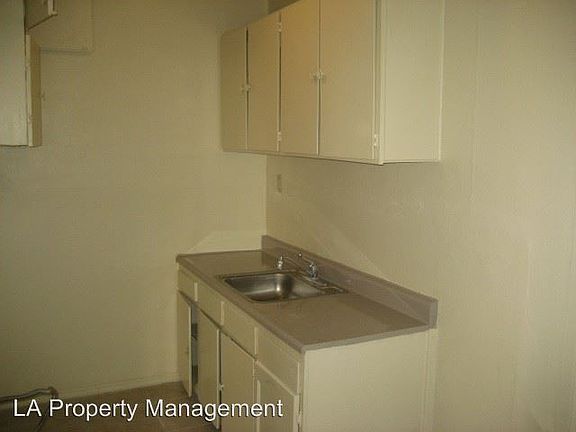4th image of 2651 S Manhattan Pl APT 208