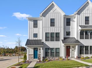 16536 Yellowwood Dr, Chesterfield, MO 63005