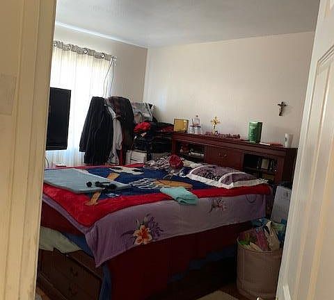 5th image of 90 N Park Victoria Dr
