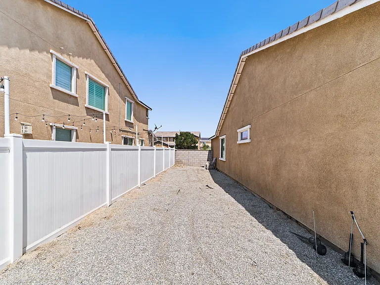 4825 Magnum Way — Photo 29