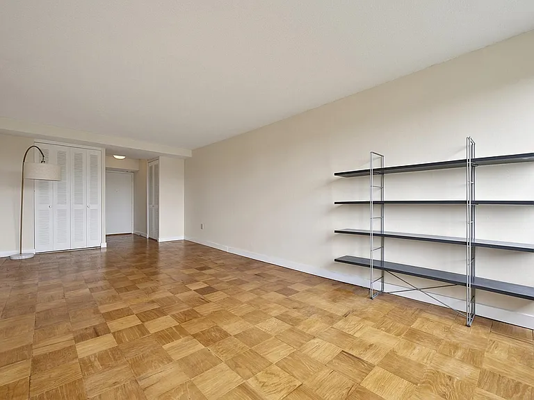 1301 Delaware Ave SW #812 — Photo 22