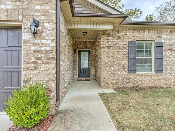 3rd image of 471 Vivian Way