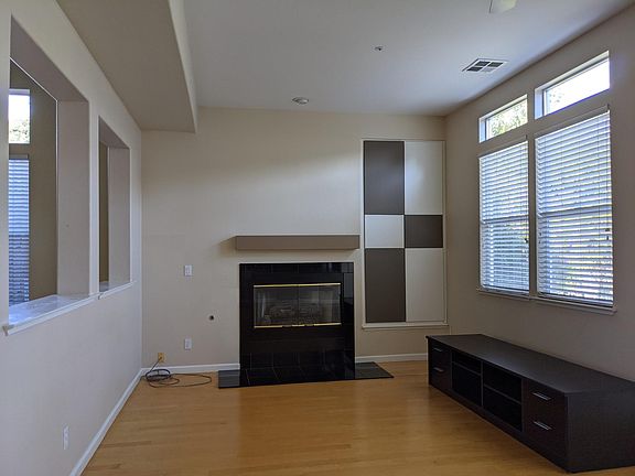 5th image of 682 Vanderbilt Dr