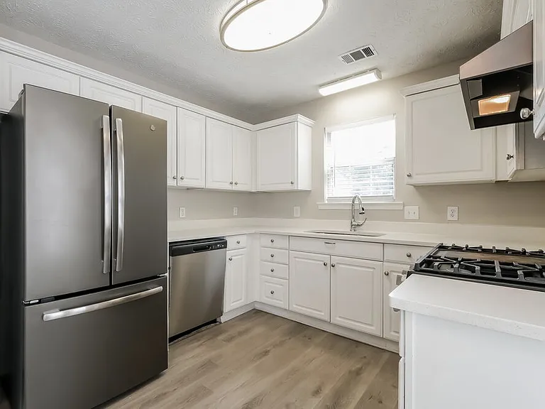 2060 Stoneoak Dr — Photo 9
