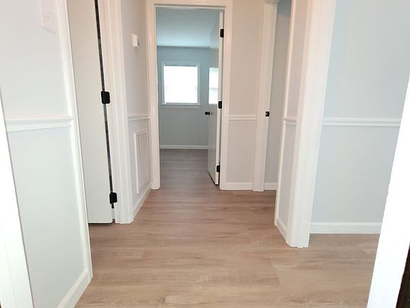 3rd image of 1604 E Elm St #F