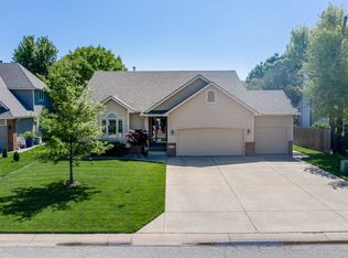 2005 E Country View Dr, Derby, KS 67037