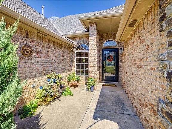 3rd image of 3693 Stonebrook Dr